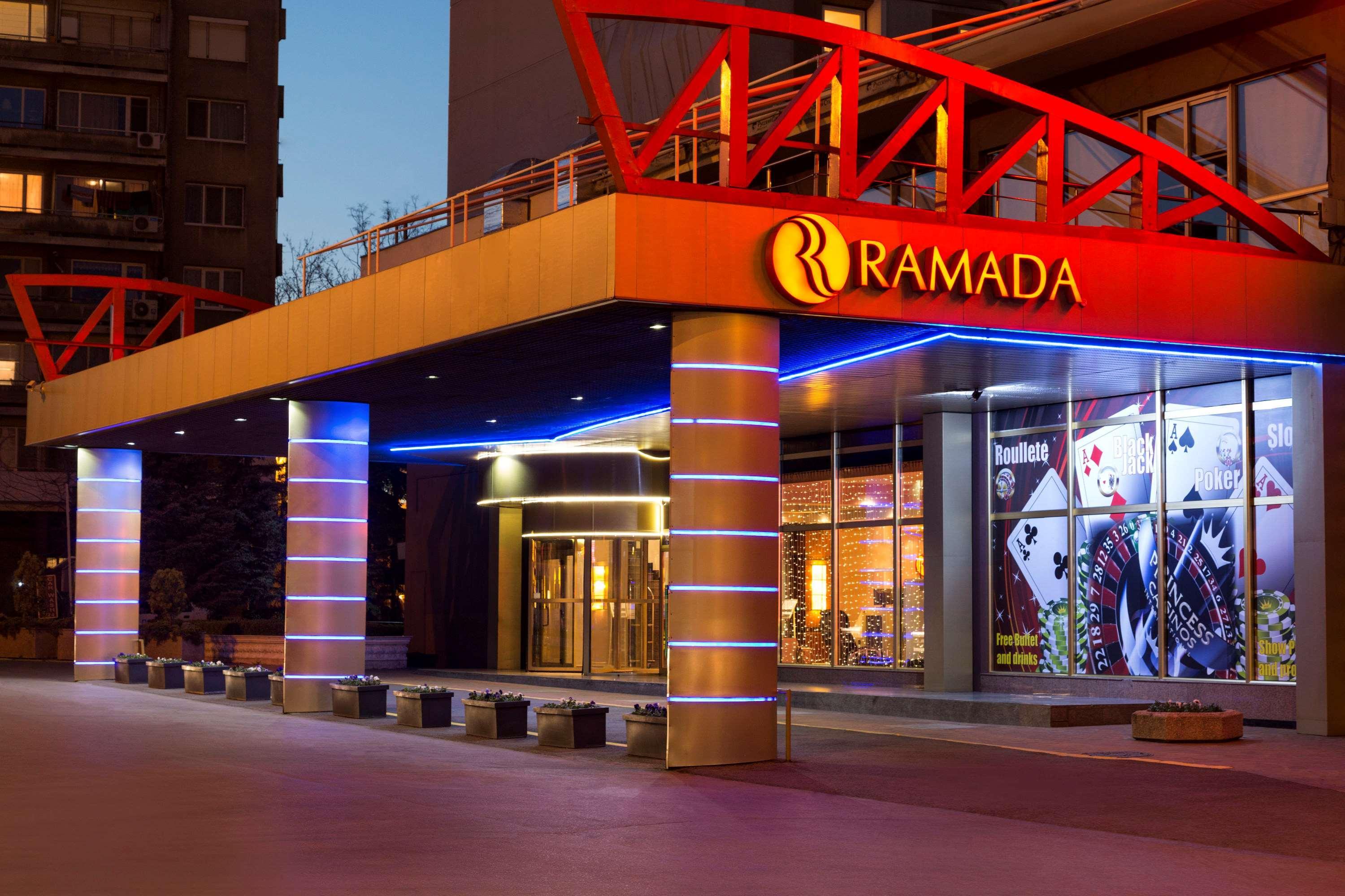 Hotel Ramada By Wyndham Sofia City Center Exterior foto